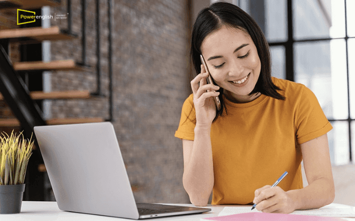 Mẫu câu giao tiếp cho người đi làm khi nghe gọi điện thoại