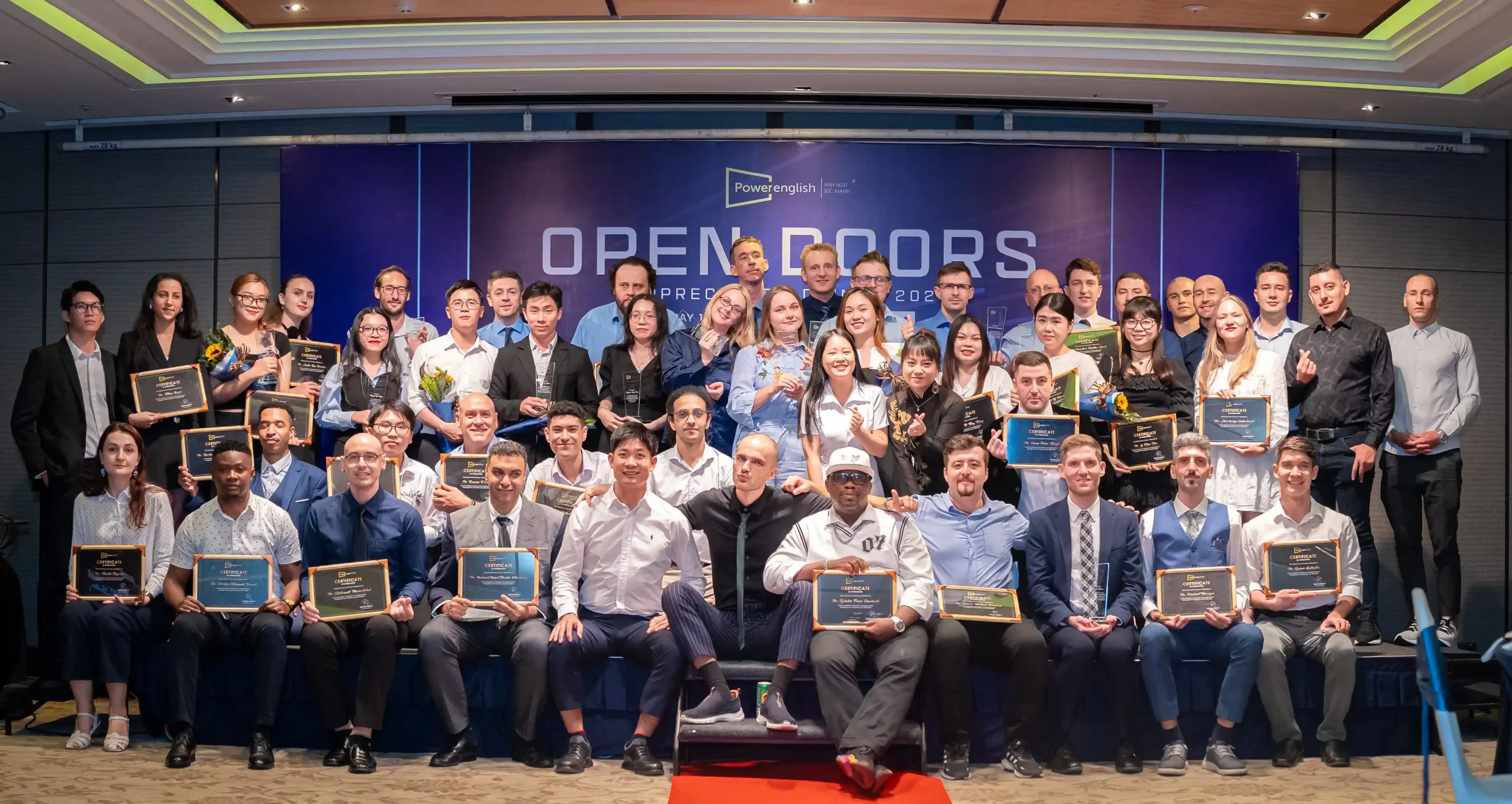 Power English tổ chưc tiệc tri ân với chủ đề Open Doors