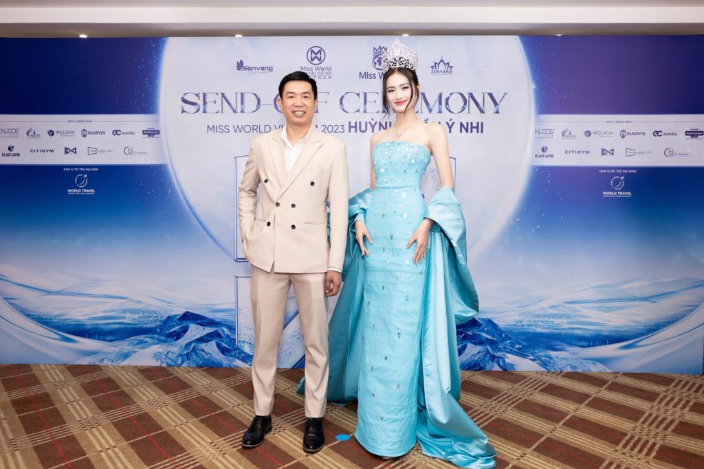 Mr. Trần Minh Hiếu - đại diện Power English cùng Hoa hậu Ý Nhi tại lễ Senfd-Off Ceremony
