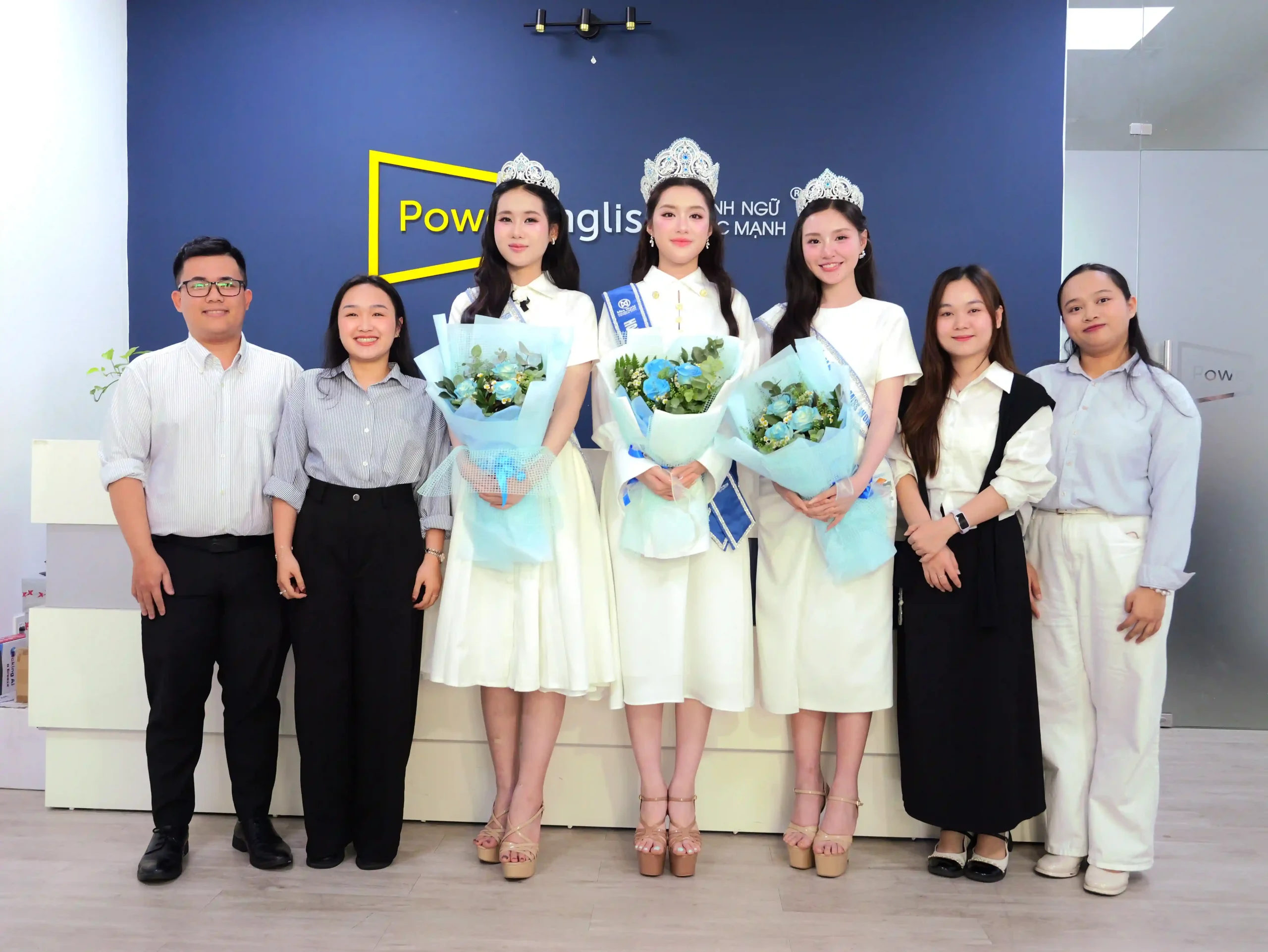 Top 3 Miss World Vietnam 2025 giao lưu cùng đội ngũ Power English