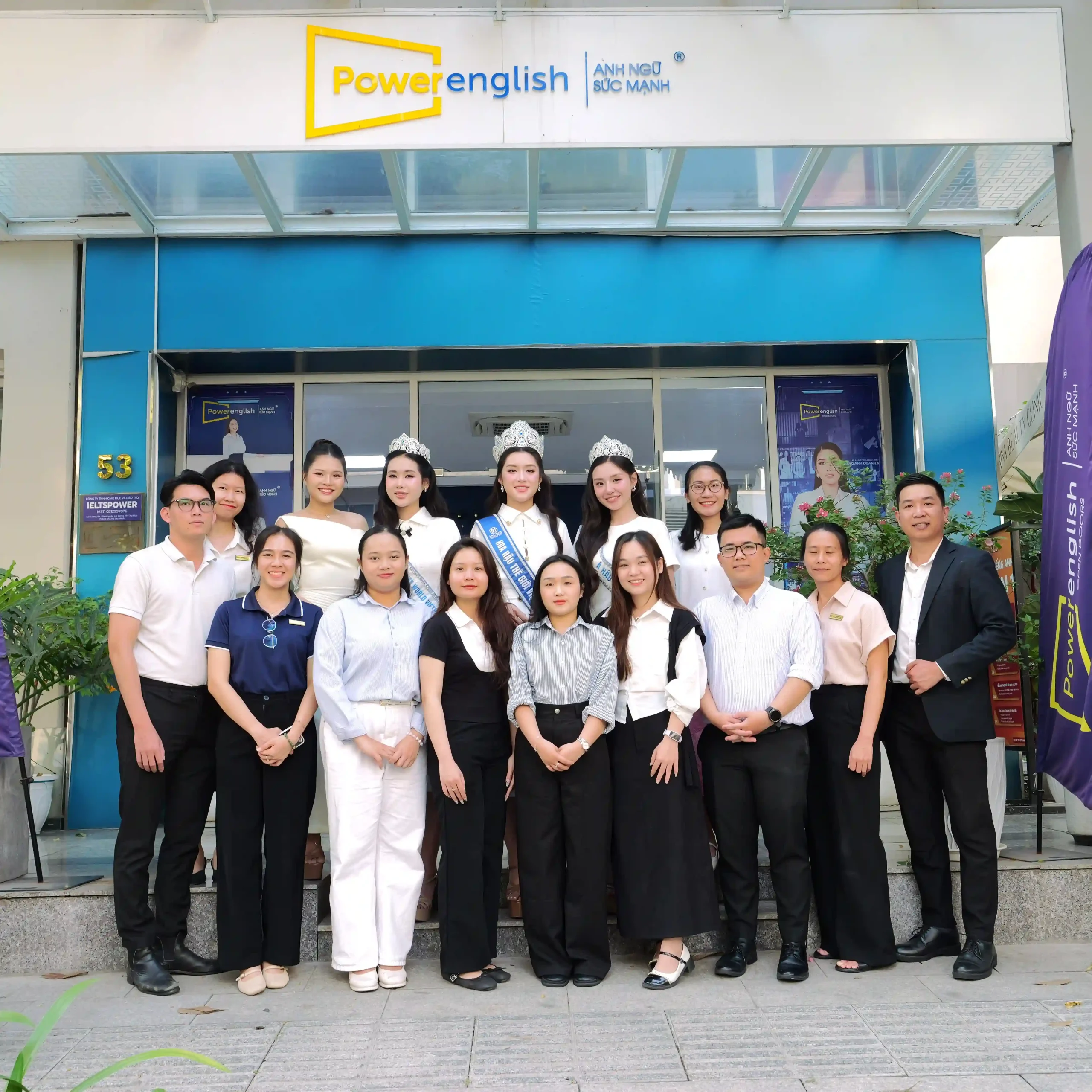 Top 3 Miss World Vietnam 2025 đến thăm trụ sở Power English và tìm hiểu chương trình Tiếng Anh Doanh Nhân