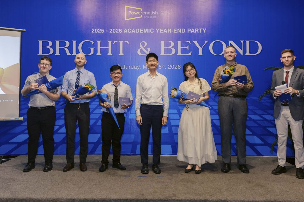 tri ân những cá nhân có thành tích xuất sắc trong năm học 2025-2026